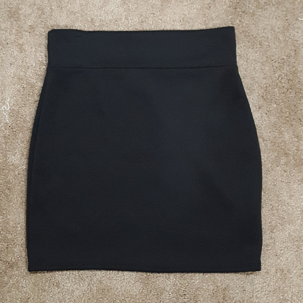 Poly black stretch mini skirt